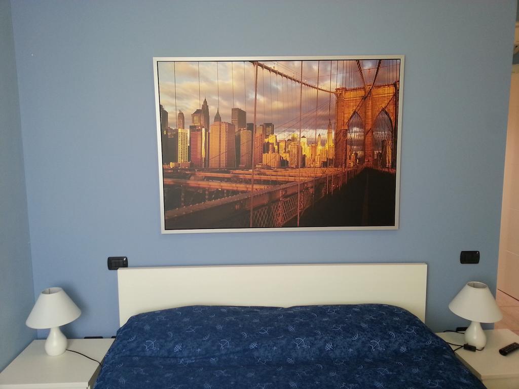 Sony Affittacamere Desenzano del Garda Exterior foto